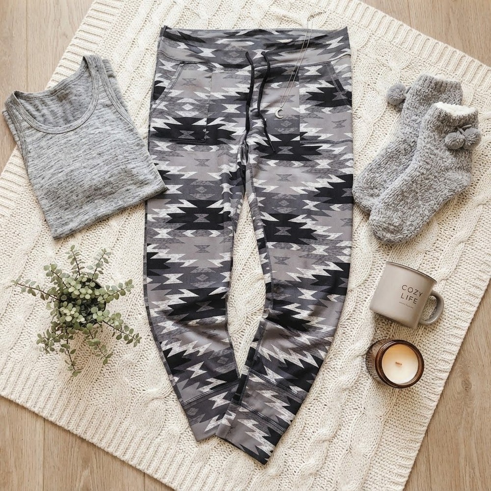 Aerie Chill Play Move Joggers XXL Grey Black Geometric Southwestern Lounge Pants